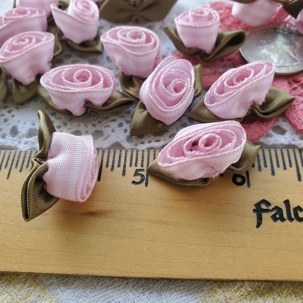 Light Pink & White Gingham ribbon barrel roses hand sewn appliques 36 ribbonwork flowers rosettes embellish doll clothes crafts hair ties