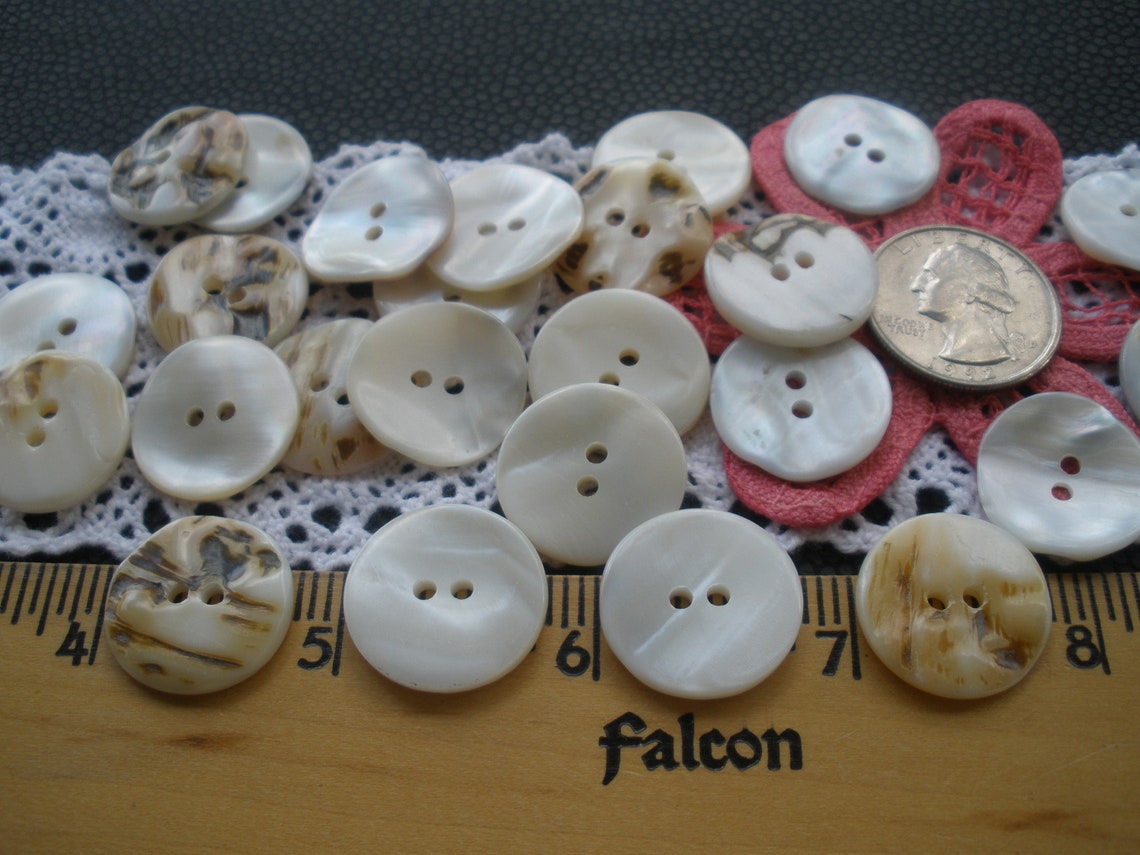 20MM Real Shell Buttons Pearly White to Light Beige Thick Textured 13/ ...