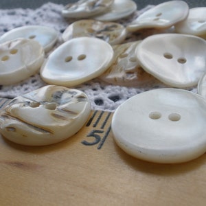 20MM Real Shell Buttons Pearly White to Light Beige Thick Textured 13/ ...