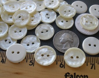 BENJAMIN BUTTON2個　Pearl CC Cream Cool Vintage Pearly Cream & White Buttons Craft 11/16