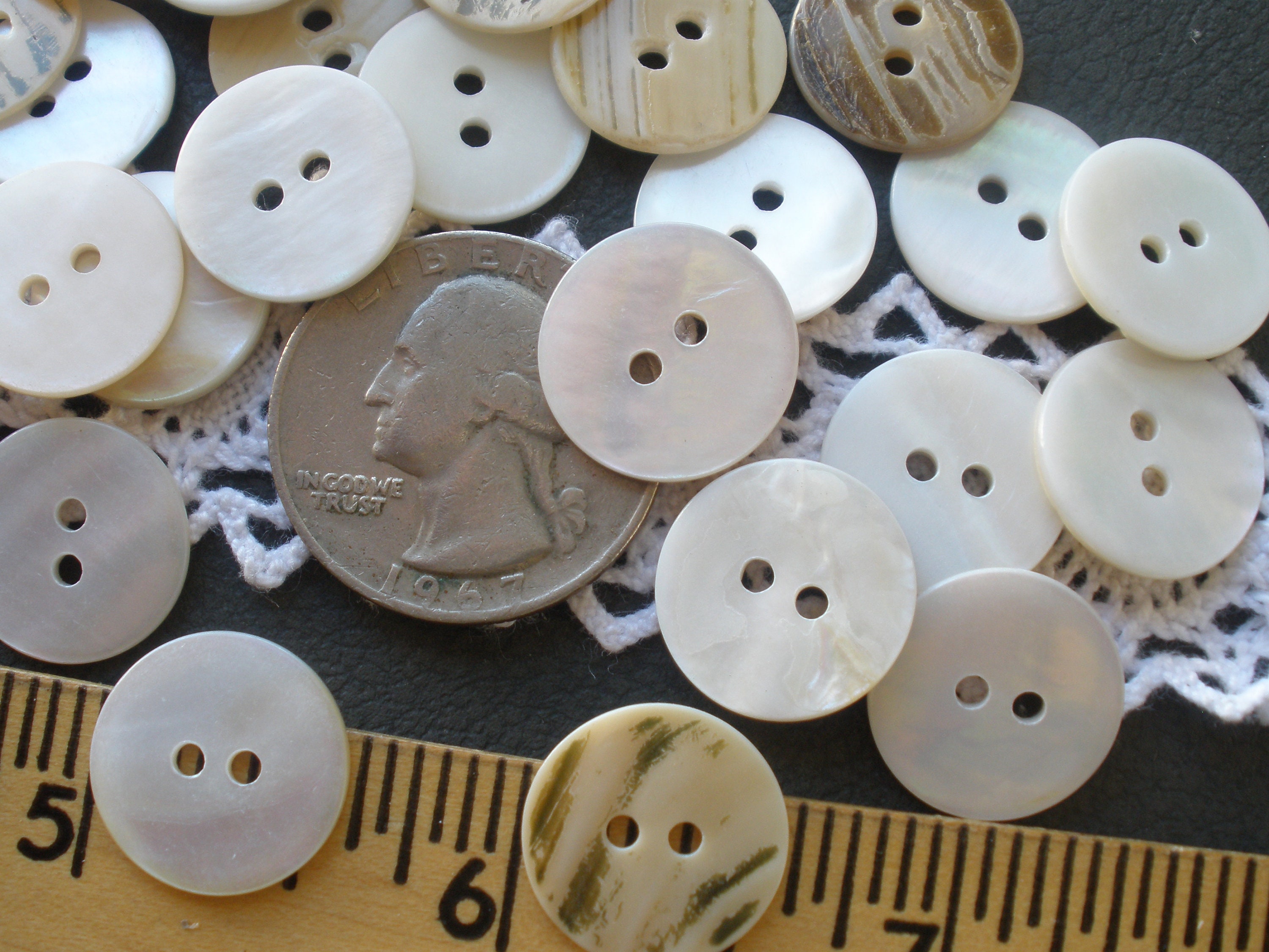Pearly White Buttons (18mm) - 21205281