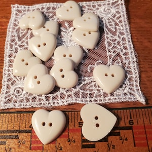 Shiny Off white Heart Buttons 18MM 28L 2-hole sew-on sewing crafts scrapbook jewelry flatback bulk paper tag supply 11/16&quot; plastic 18 pcs