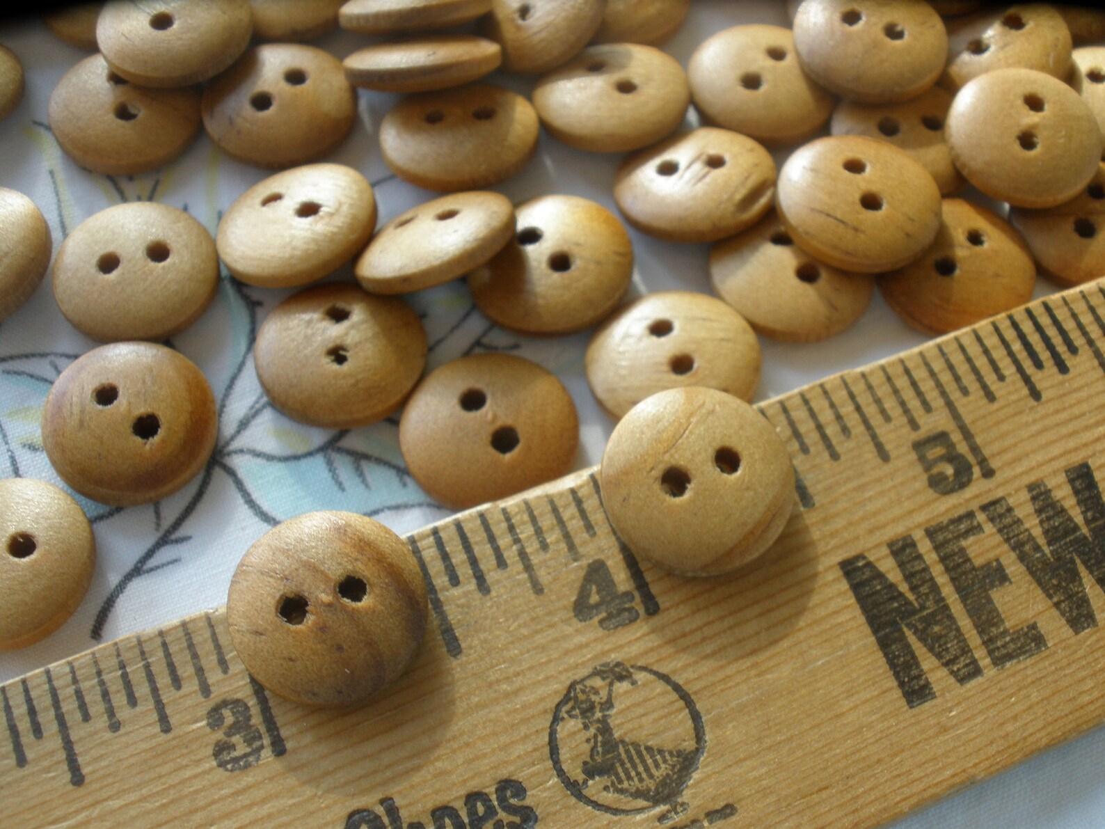 Rounded Wooden Buttons 13MM Wood Maple Stain Finish 20L 1/2