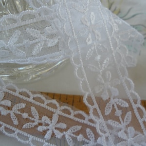 Floral Embroidered White Organza applique Trim 1&quot; wide lace scrapbook craft embellish wedding bridal flowers scallop edging 25mm