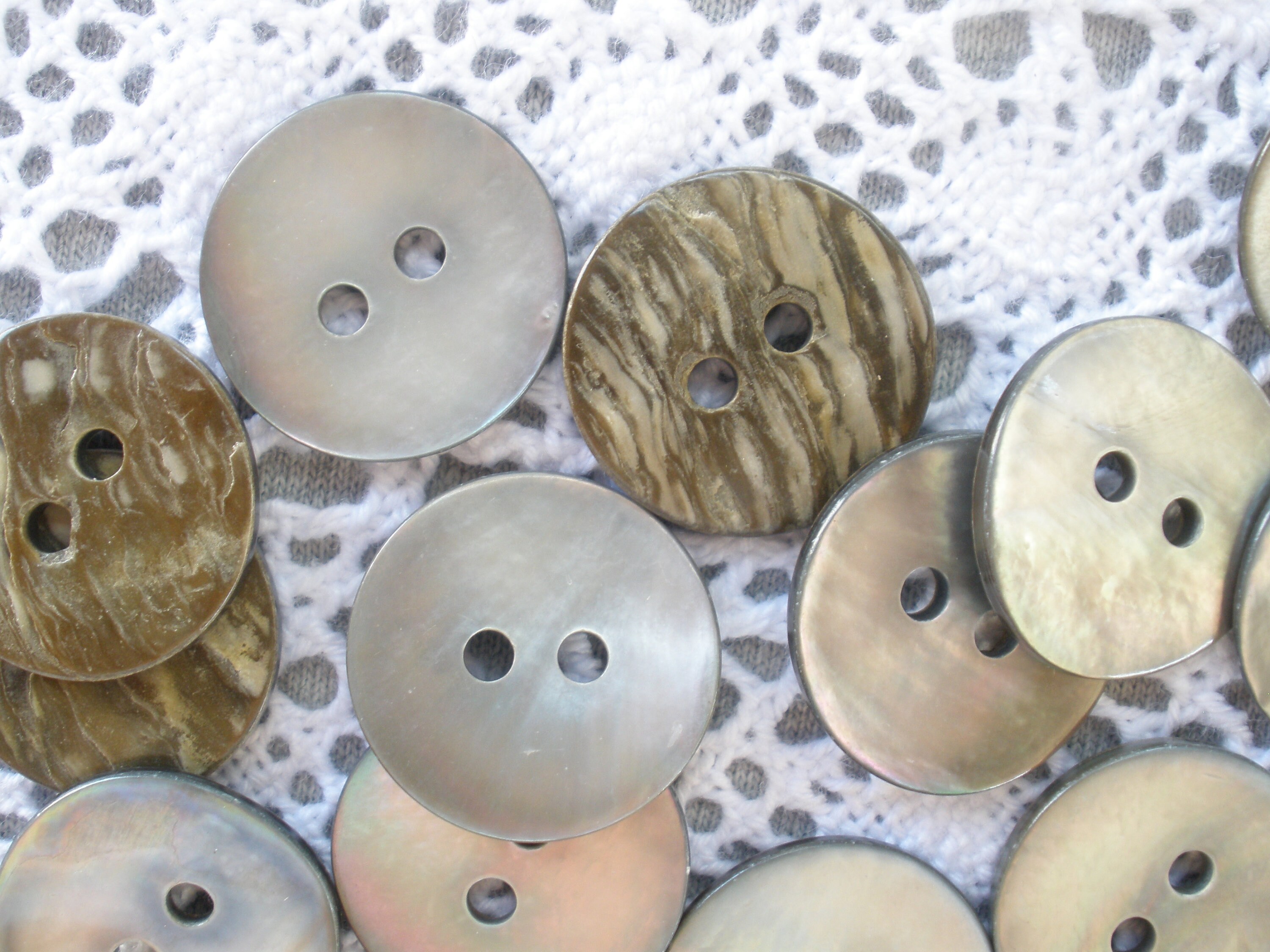 Pearl Smoke Real Shell Buttons MOP Natural 17MM 11/16