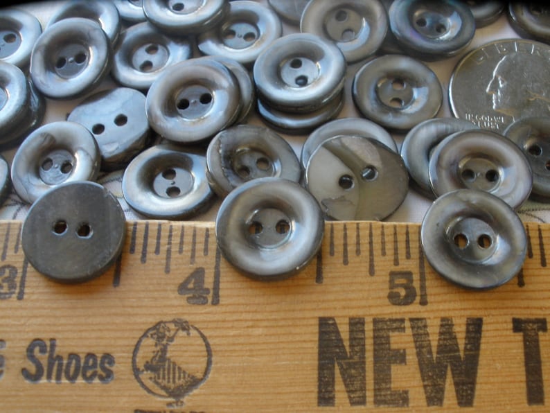 Carved Gray Smoke MOP Shell Buttons 14mm 9/16