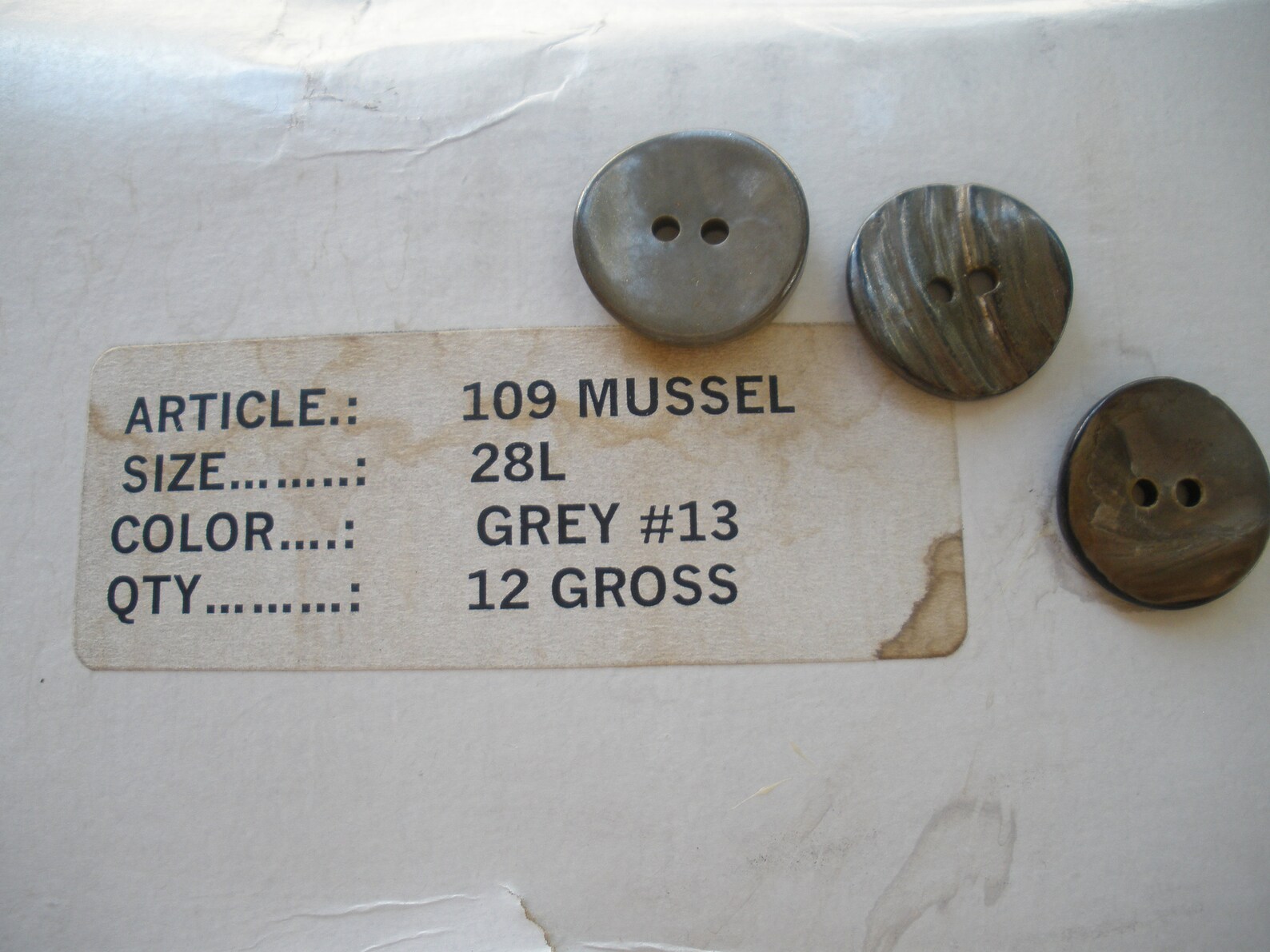 Gorgeous Silver Gray Brown Mussel Shell Buttons 17MM 28L 11/16