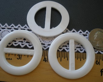 White Oval Plastic Buckle Scarf Slide 2 display picture 1