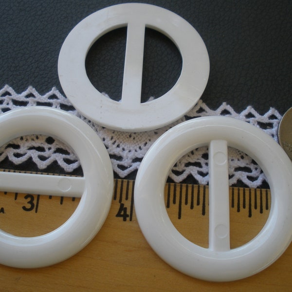 Basic Small White Round Plastic Buckle Scarf Slide 30MM ID 45MM OD 3 pieces t-shirt slide novelty retro ribbon embellishment plain flat back