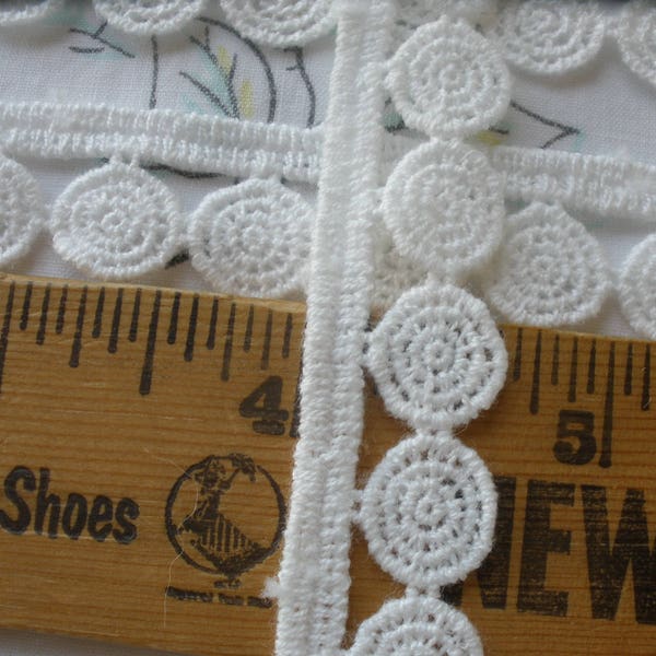 Tatted look Porcelain white applique Lace Trim 11/16" wide bobbin lace cluny lace circles straight edge retro choose yardage off white trim