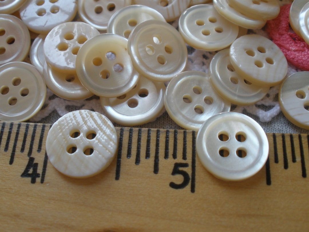 Beige Shell Button Beige Lustre Classic Shell Shirt Buttons MOP Real Natural Size 20L 13MM ...