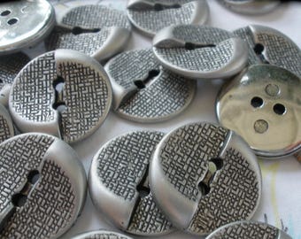 Botones de patrón gris plata mate 7/8" (22MM 36L) plástico metálico 2 agujeros coser en botones blazer abrigo punto & crochet adorno steampunk