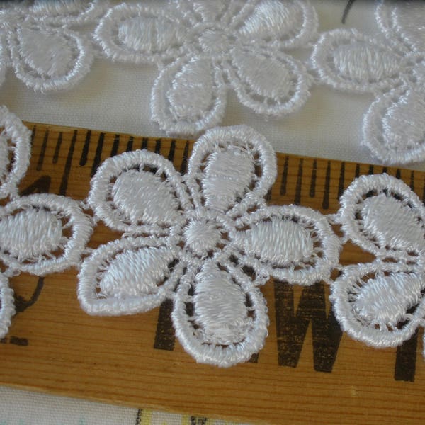 White Flower Daisy chain Venise Lace Trim 1" wide bobbin lace cluny applique retro 25mm insert edging embellishment wedding bridal