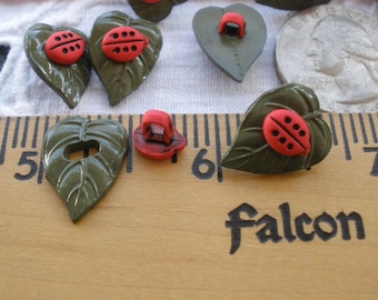 Sweet Ladybug on leaf shank Buttons 9 pcs size 28L 11/16" 17MM red and green plastic cute craft scrapbook sewing fun cool