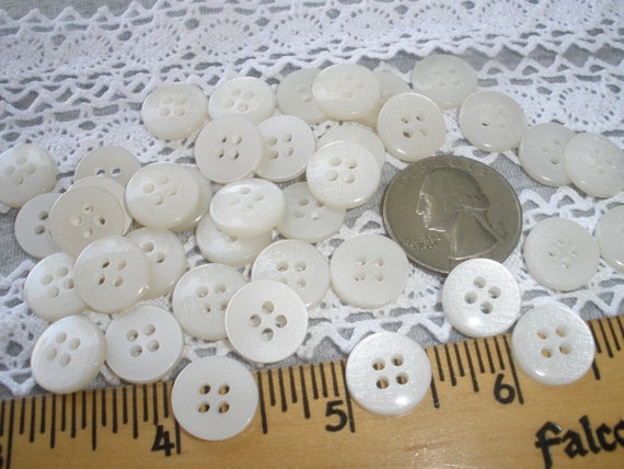 Cool Clear Buttons 11/16 18MM 28L 4-hole Shiny Plastic Rounded Front Rim  Sew on Crafts Clothes Retro Cool 
