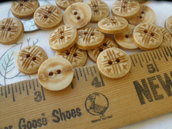 Faux bone tribal pattern Buttons 5/8" 23L 15MM 2 hole sew on Vintage retro kitsch sewing scrapbooking tag supply sandy brown 24 pieces