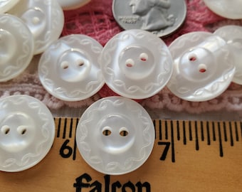 20MM Carved Flower Pattern Pearlized White Plastic Buttons white back 2 hole sew on 2mm holes Cool vintage buttons 13/16" 32L