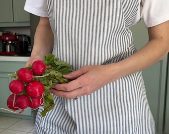 Pinstripe Apron: 100% Cotton Duck Cloth, Adjustable Neck