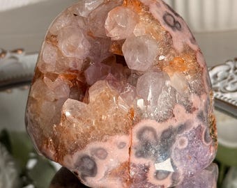 Base de geoda de ágata rosa con forma de flor, 8,9 cm de alto.