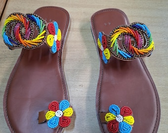 Sandalias de cuero con cuentas masái hechas a mano / Zapatos tribales bohemios