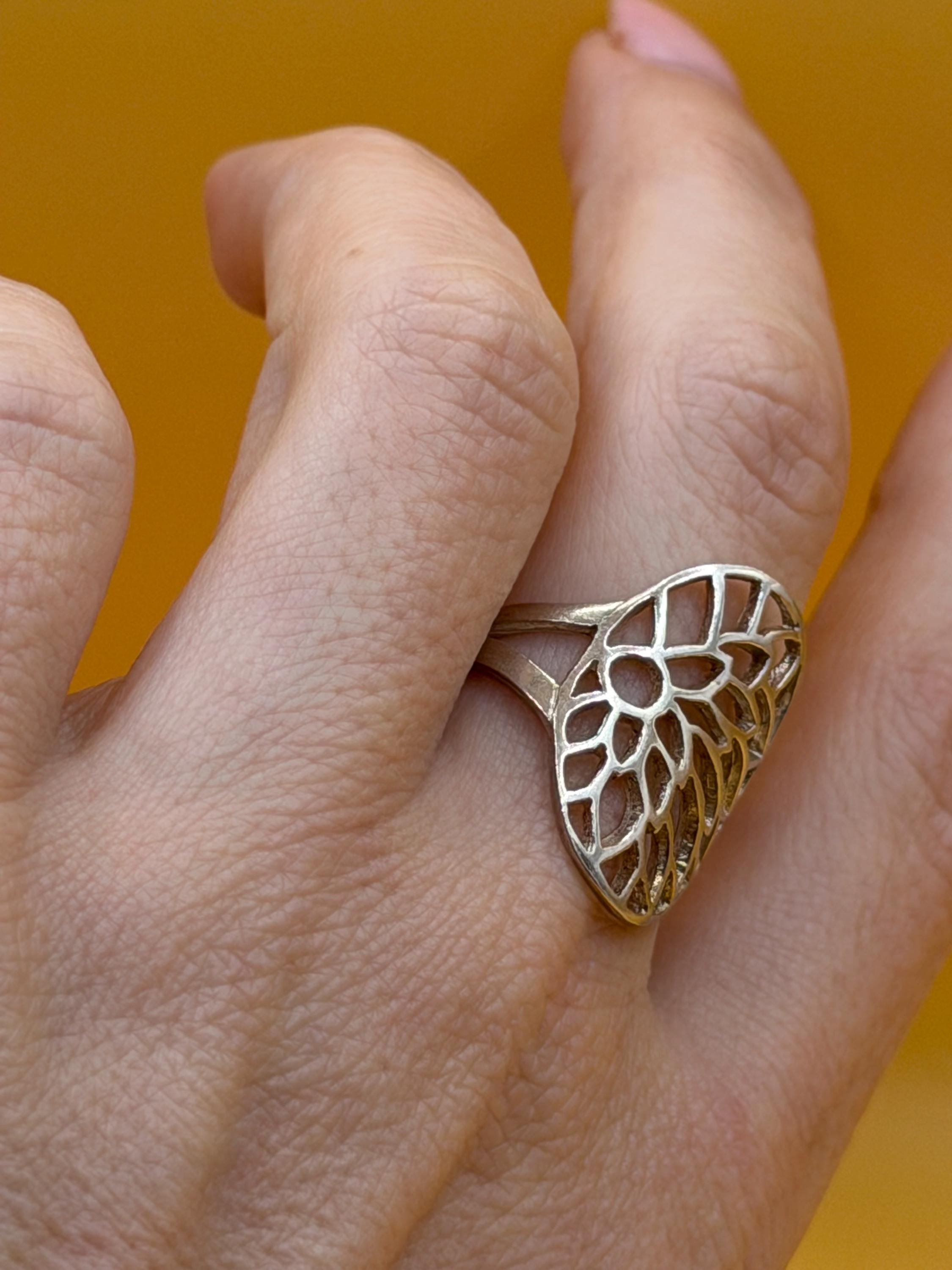 Floral Sterling silver ring Uk size P image 6