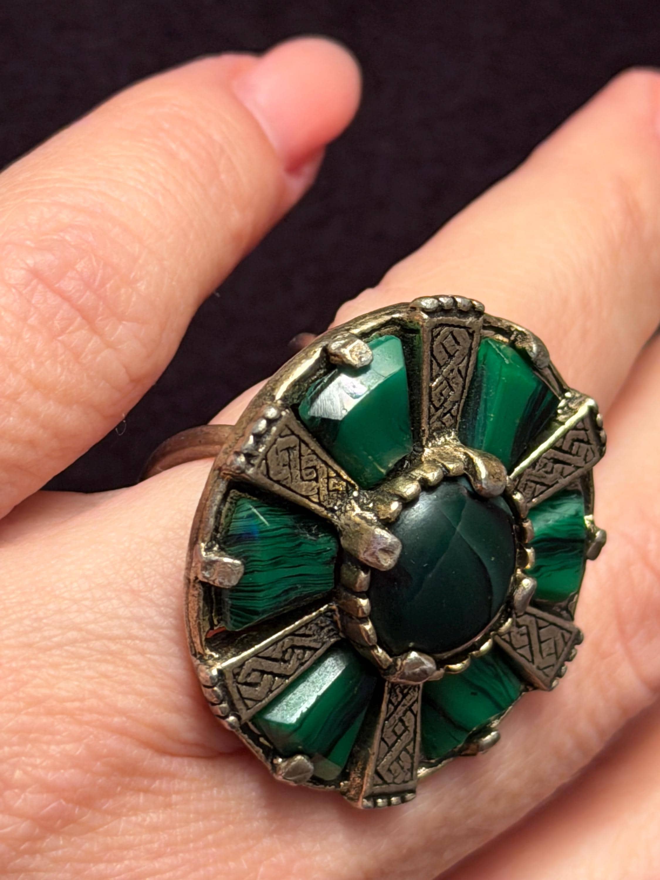 Vintage Miracle Celtic Ring Round Green Stones Scotland In Size I image 5