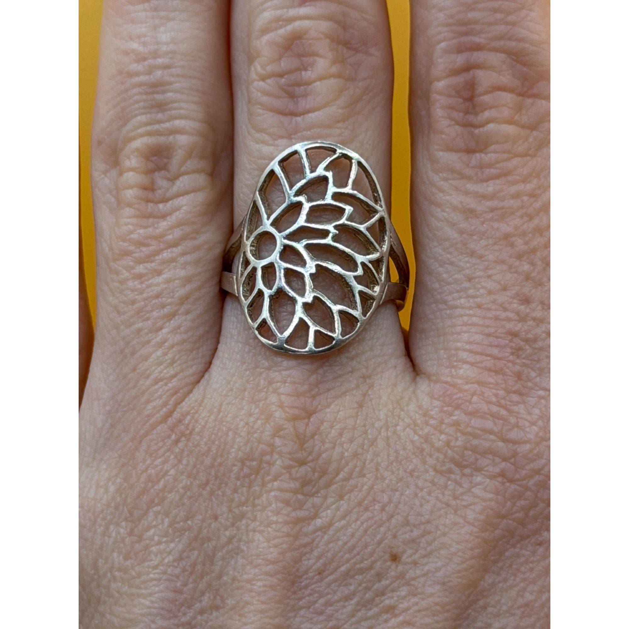 Floral Sterling silver ring Uk size P