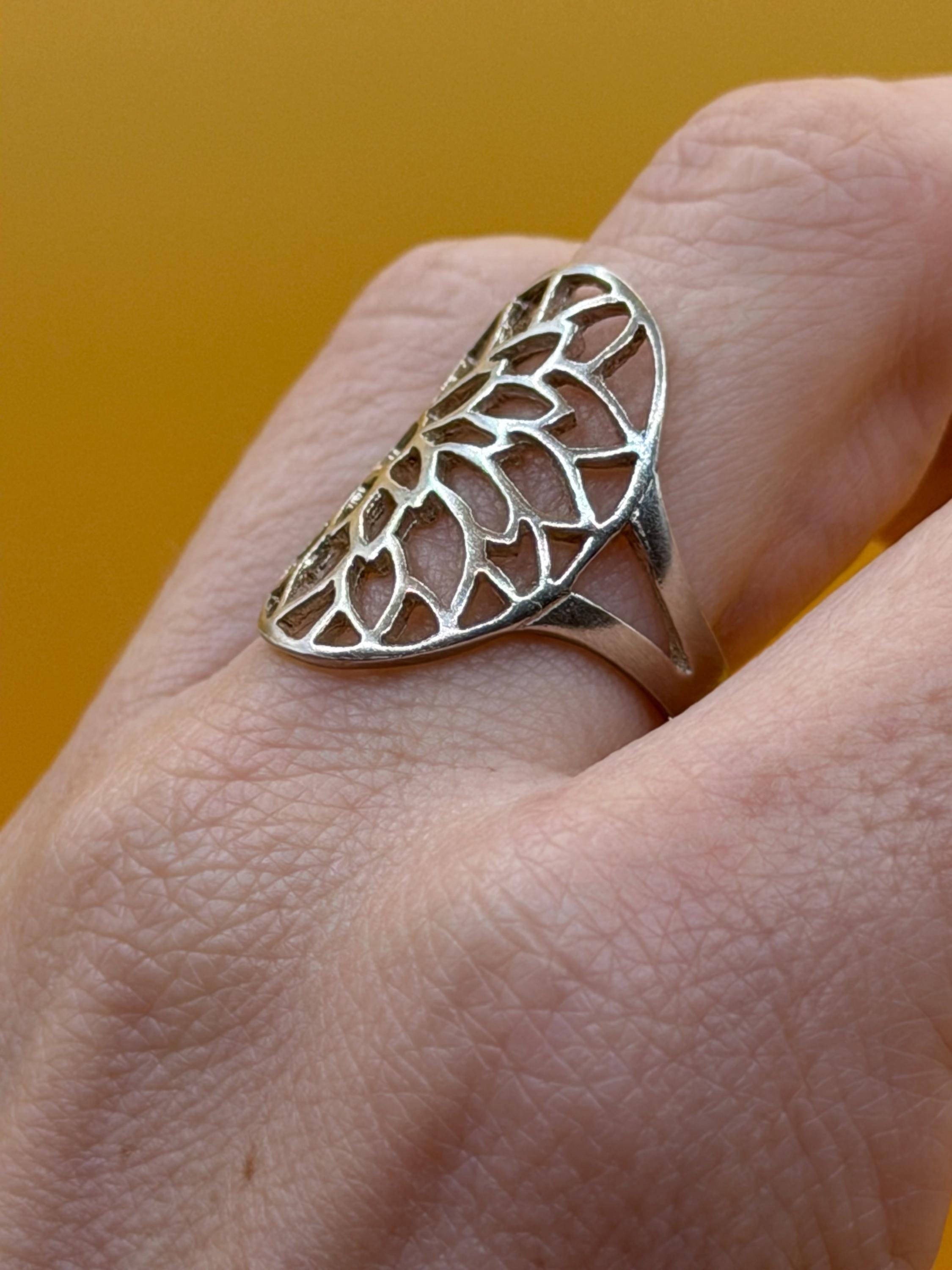 Floral Sterling silver ring Uk size P image 9