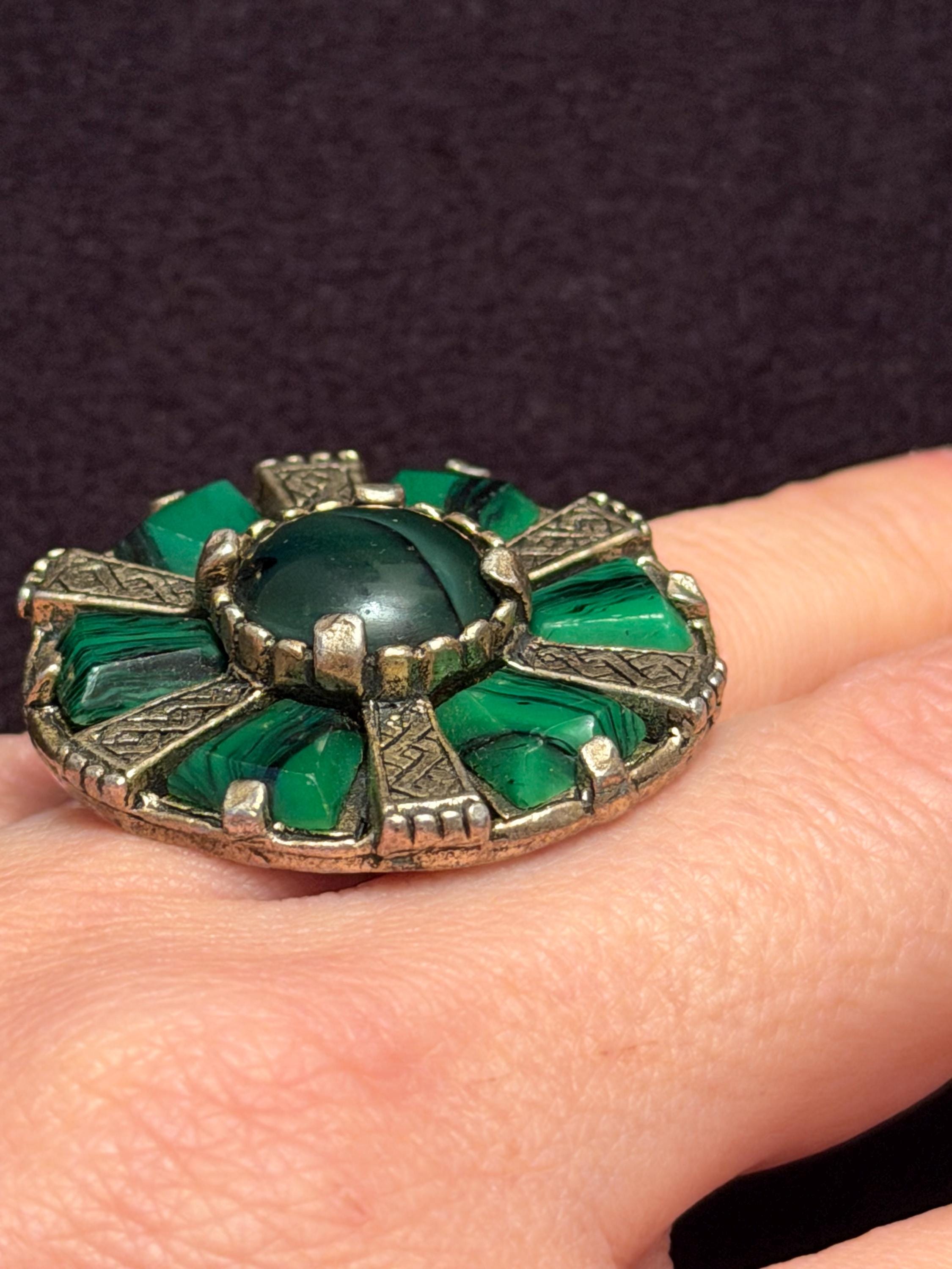 Vintage Miracle Celtic Ring Round Green Stones Scotland In Size I image 2