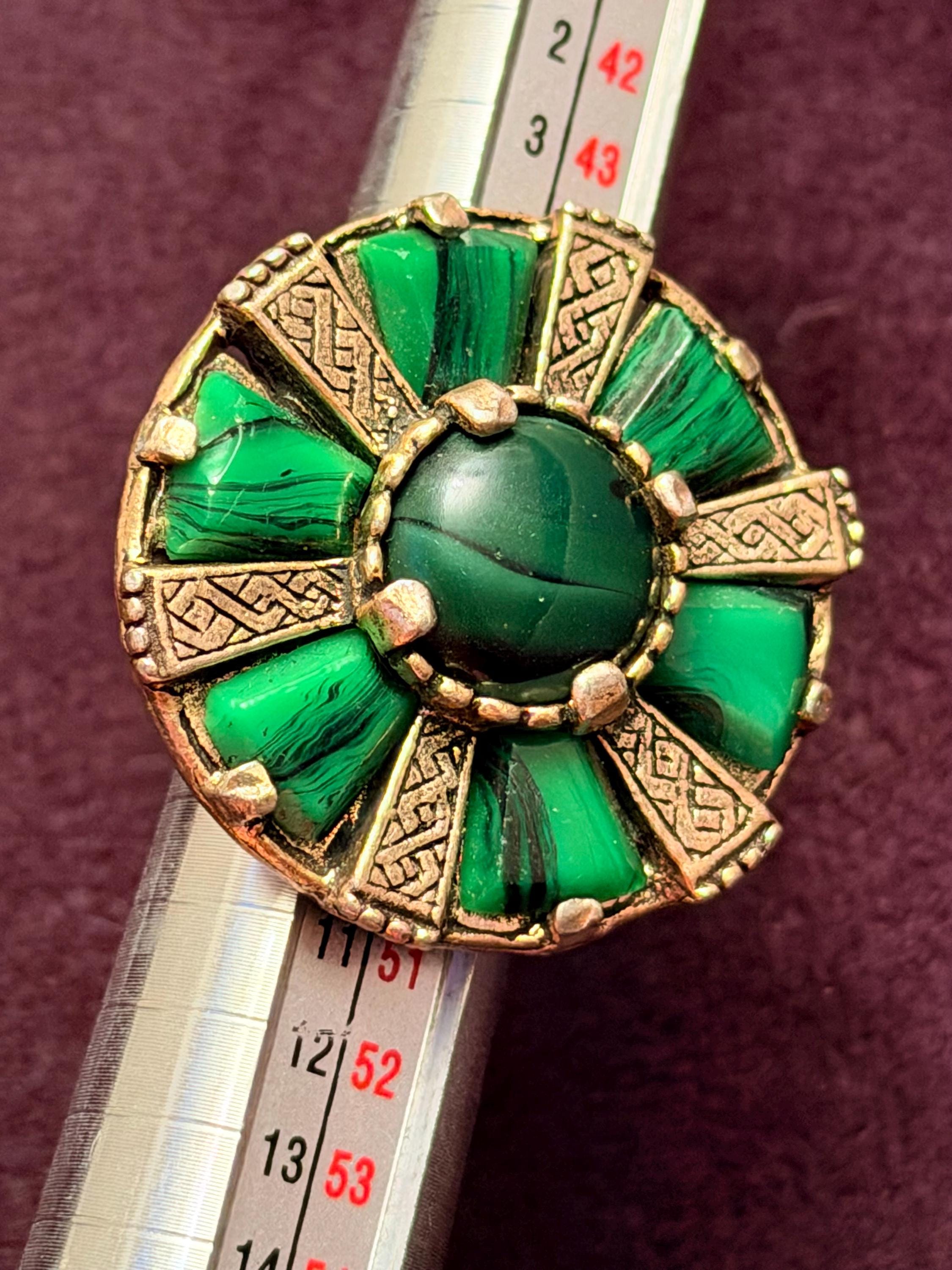 Vintage Miracle Celtic Ring Round Green Stones Scotland In Size I image 4