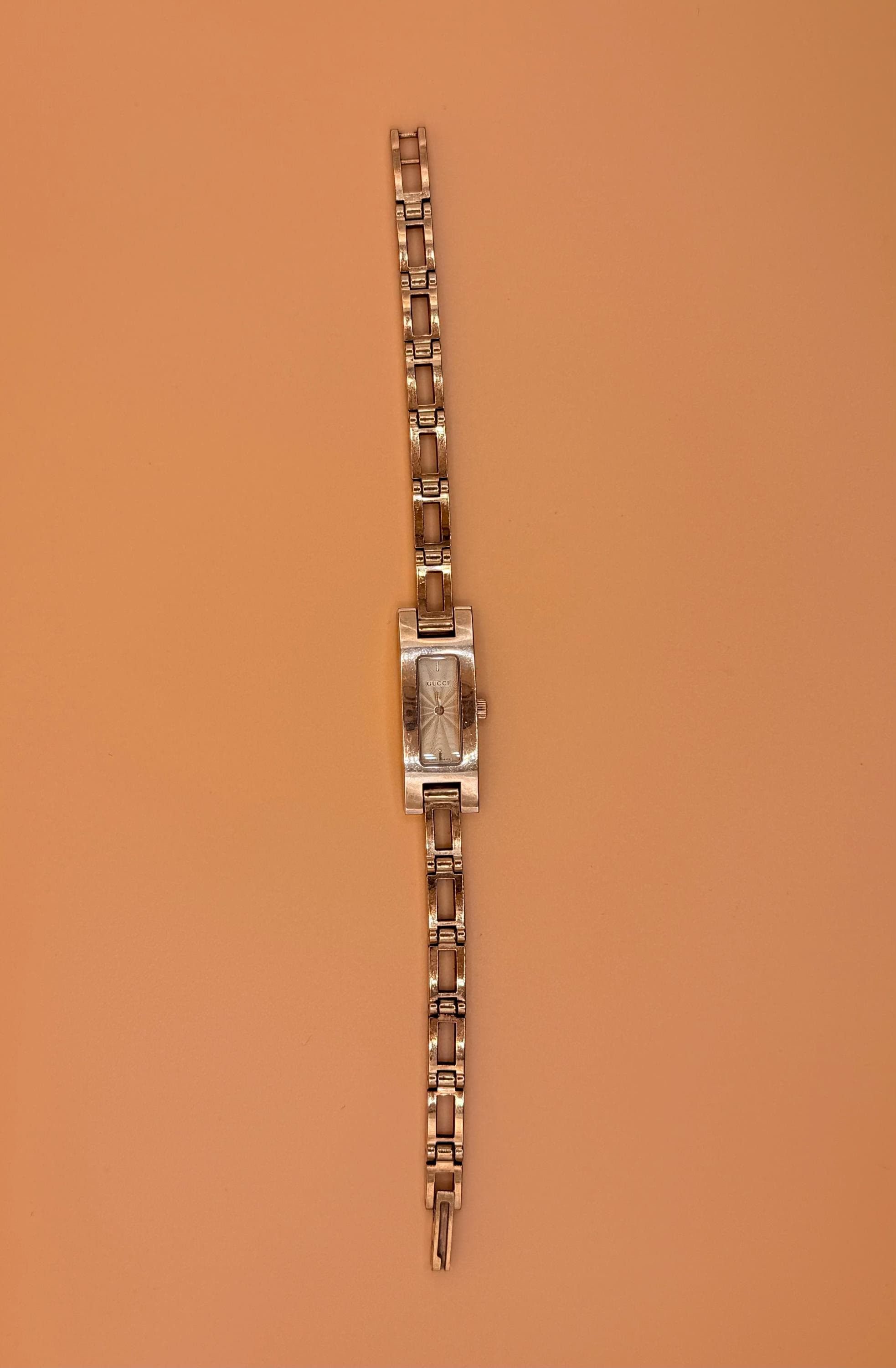 Gucci 3900L Gold Sunburst Dial Quartz