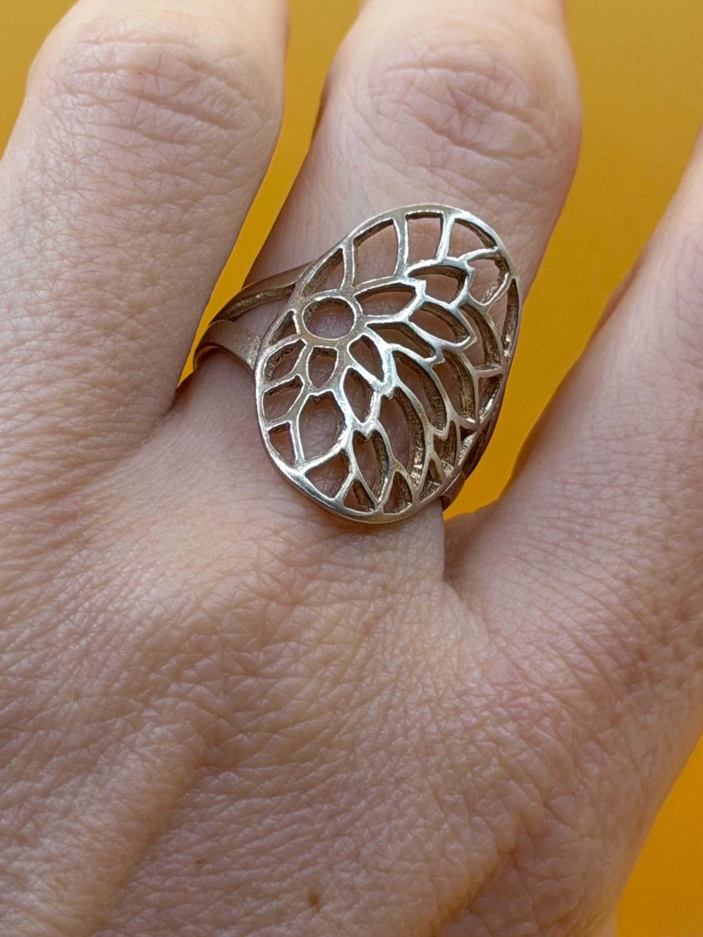 Floral Sterling silver ring Uk size P image 2