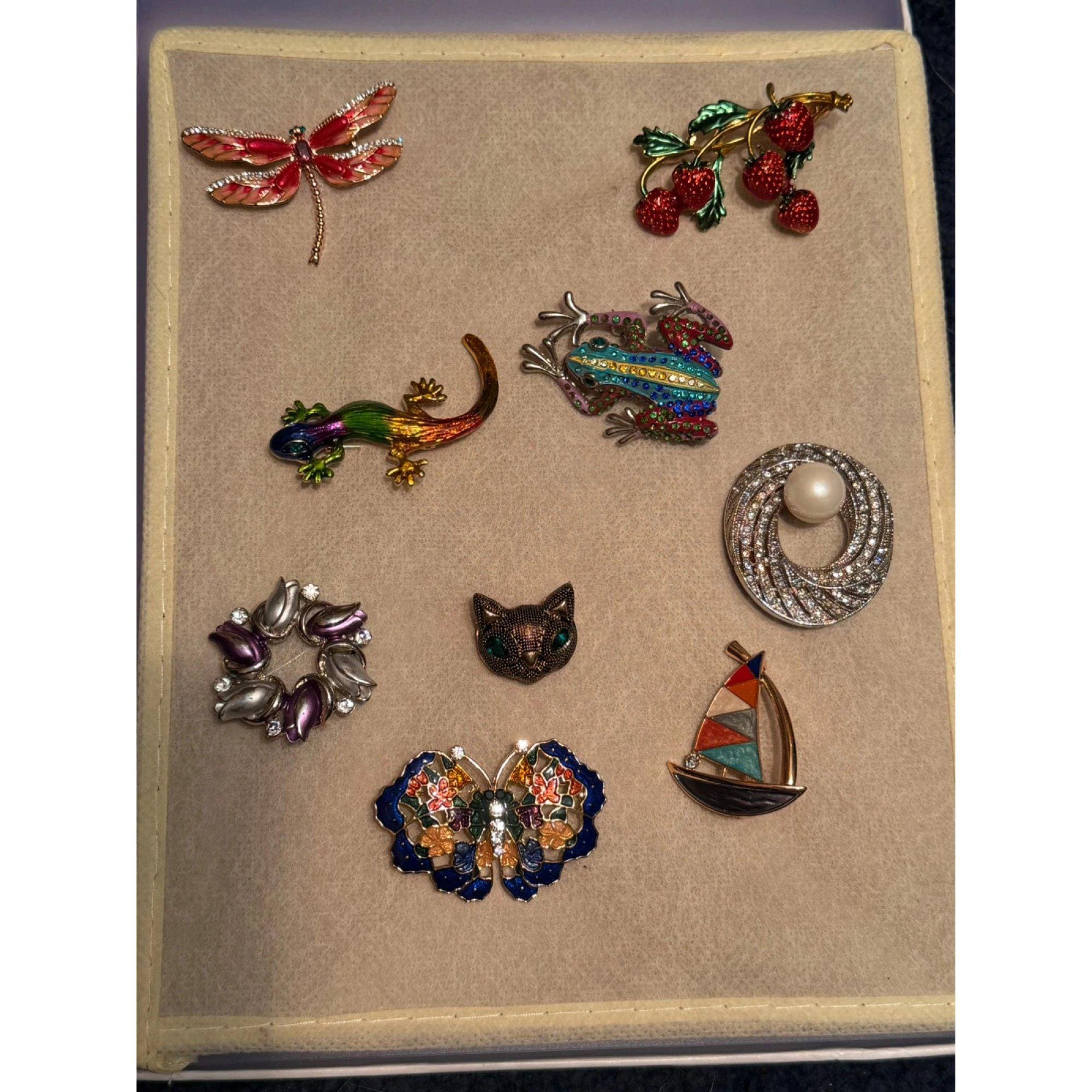 Cat brooch image 3