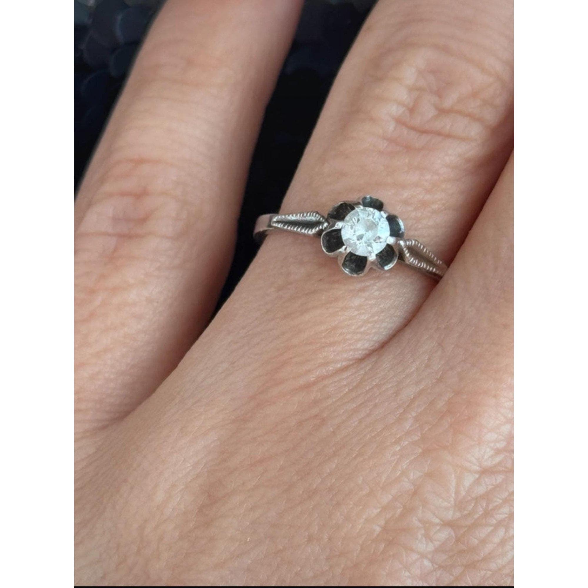 High-quality 925 -grade Soviet Union vintage ring, size L , with a floral design and a cubic