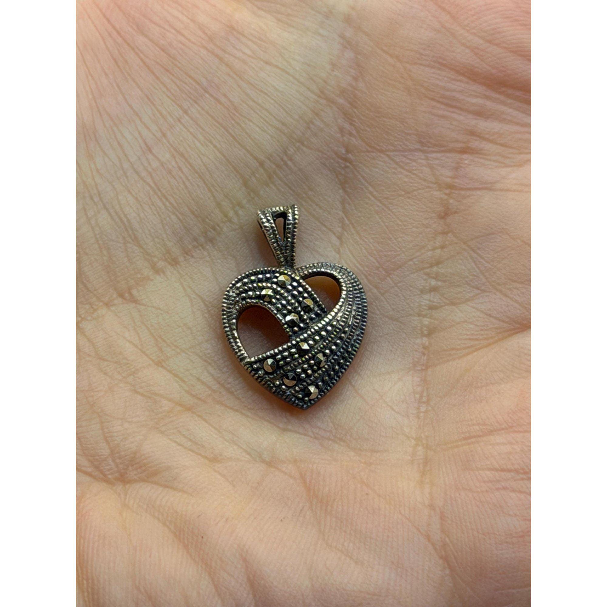 Vintage sterling silver heart pendant with marcasites140