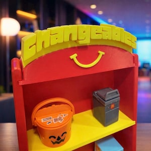 Inspirerad McDonald's Happy Meal utbytbara leksaker hylla-presentkollektion (plats för 16 leksaker)