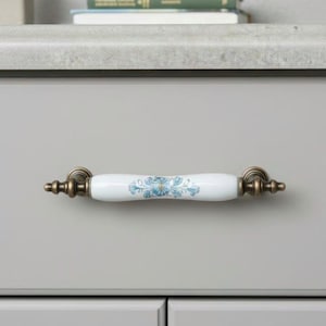 Porseleinen kastgreep met bloemenmotief, rustieke keramische ladeknop, vintage dressoirknop, messing beslag 64 96 128 mm