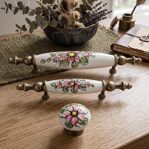 Gałki porcelanowe z motywem kwiatowym malowane ręcznie, uchwyty do szafek w stylu vintage, niestandardowe uchwyty do szuflad, ozdobne okucia do komód