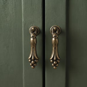 Antique Brass Drop Pull, Vintage Grape Cabinet Handle, Country Kitchen Drawer Pull, Rustic Furniture Hardware, 75mm Dresser Pull