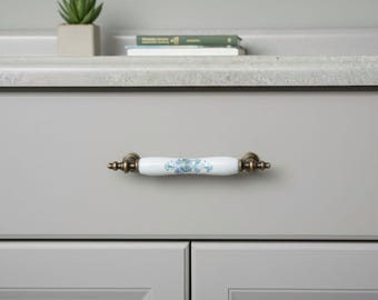 Uchwyt do szafki z motywem kwiatowym z porcelany, rustykalny ceramiczny uchwyt do szuflady, gałka do komody w stylu vintage, okucia mosiężne 64 96 128 mm