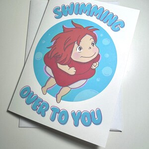 K&ouml;nnte beinhalten: Gru&szlig;karte mit einer Cartoonfigur mit roten Haaren und rotem Kleid, vor blauem Hintergrund mit Blasen. Der Text "SWIMMING OVER TO YOU" ist blau. Inklusive wei&szlig;em Umschlag.