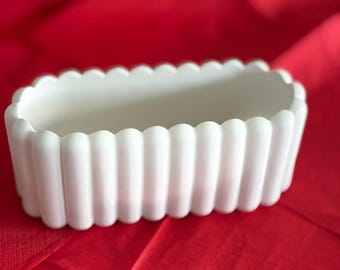 Moderne Keramik Pflanzschale – Ovaler Dekorativer Übertopf / Minimalistische Weiße Vase – Tischdeko, Wohn- & Büroaccessoire