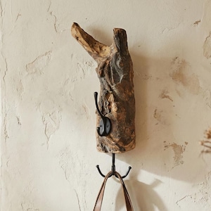 Perchero de pared de madera flotante, perchero de baño rústico y elegante, escultura de madera natural con ganchos, regalo de inauguración de casa