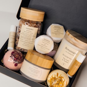 Luxury Spa Gift Box for Women, Cozy Care Package, Pamper Gift Box for Her, Self Care Gift Box, Hygge Gift Set, Relaxation Gift, Get WellGift