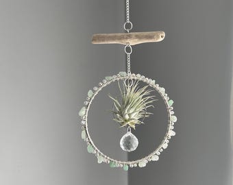 Atrapasueños prismático de aventurina, madera flotante y plantas aéreas