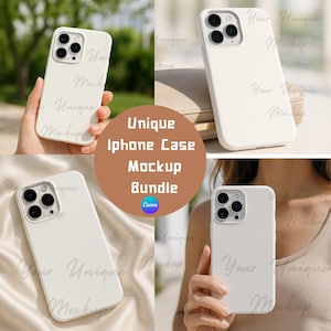 Op de afbeelding: Een mockup-bundel met vier witte iPhone-hoesjes. De hoesjes worden in verschillende omgevingen getoond, waaronder een die in een hand wordt gehouden en een die op een oppervlak ligt. De tekst "Unique iPhone Case Mockup Bundle" is inbegrepen.