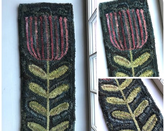 Rug Hooking Pattern Old Fashioned Tall Tulip on Linen