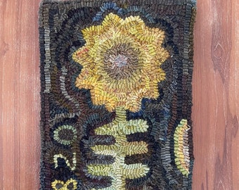 Primitive Folk Art Hooked Rug ~ 1820 Sunflower