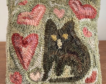 KIT CROCHET DE TAPIS - Gros chat noir avec coeurs sur lin