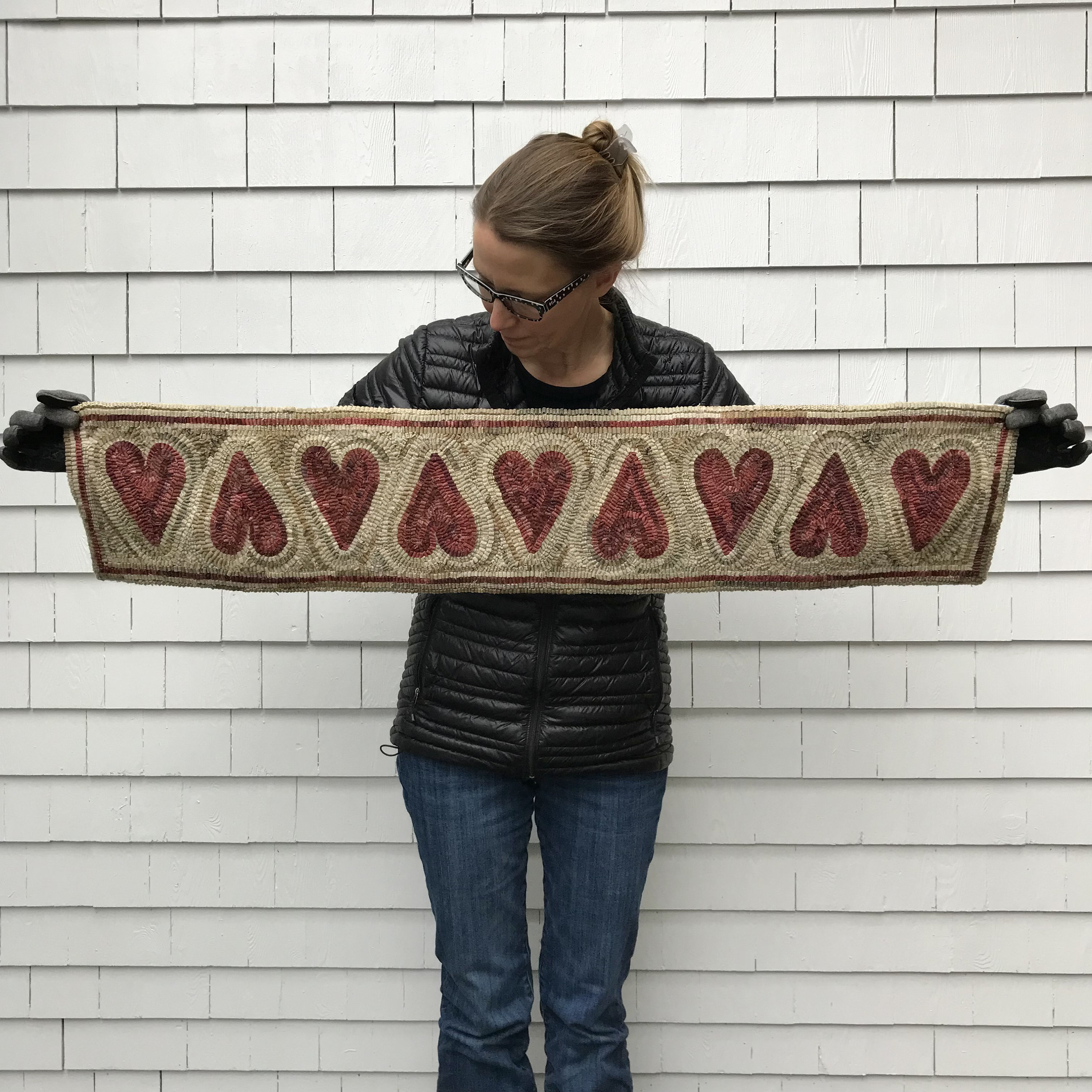 Folk Art Primitive Wool Hooked Rug ~ Large Valentine Heart Table